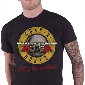 Guns and Roses Not in this lifetime tour t-shirt
